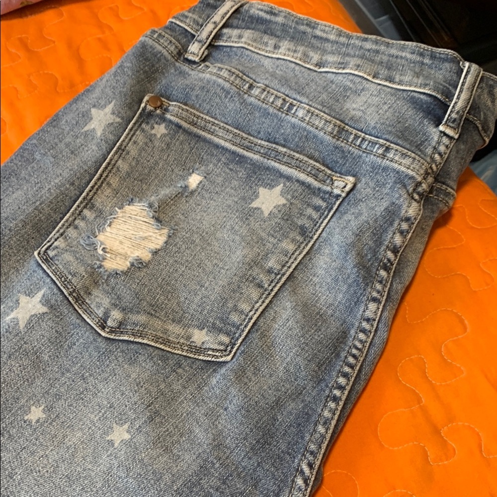 Star Patterned Distressed Jeans